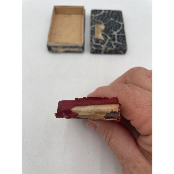 Vintage Red Mini Leather Compact With Mirror & Powder Puff In Textured Black Box - Picture 3 of 10